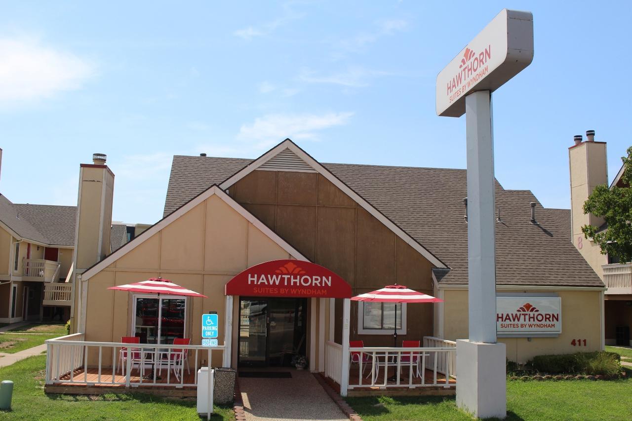 Hawthorn Suites Wichita East Exterior photo